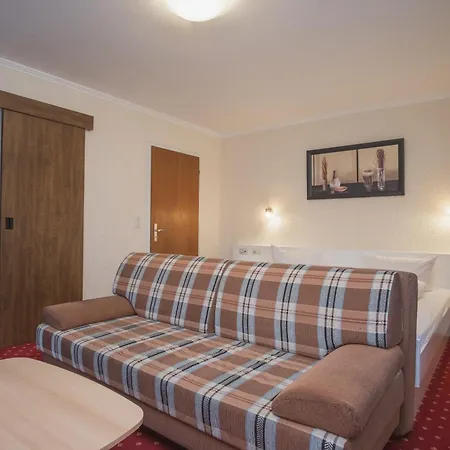 Trail Hotel *