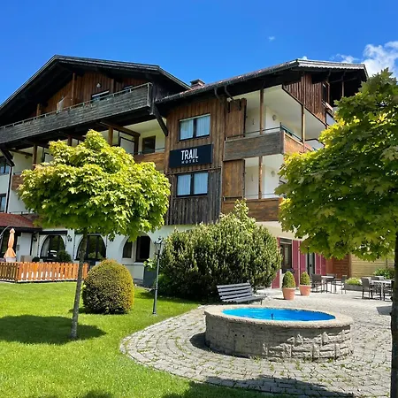 Trail Hotel *